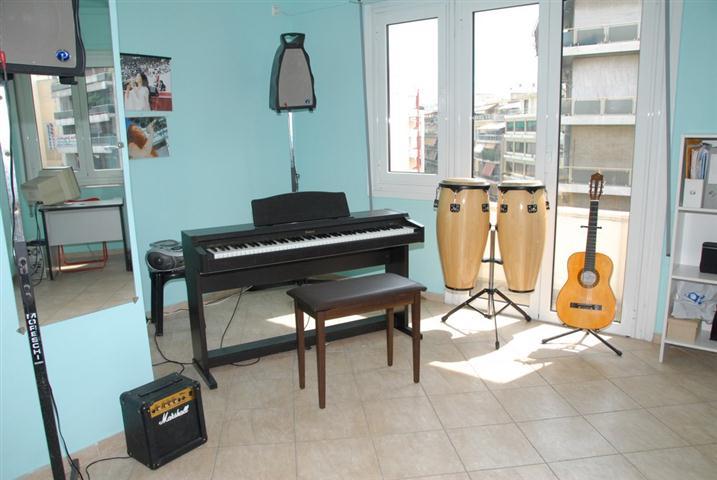 Elefthero Odeio's voice lessons classroom